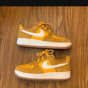 Air Force 1 first use university gold gum